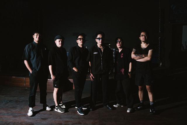 Benang Merah dalam Album Sementara Itu