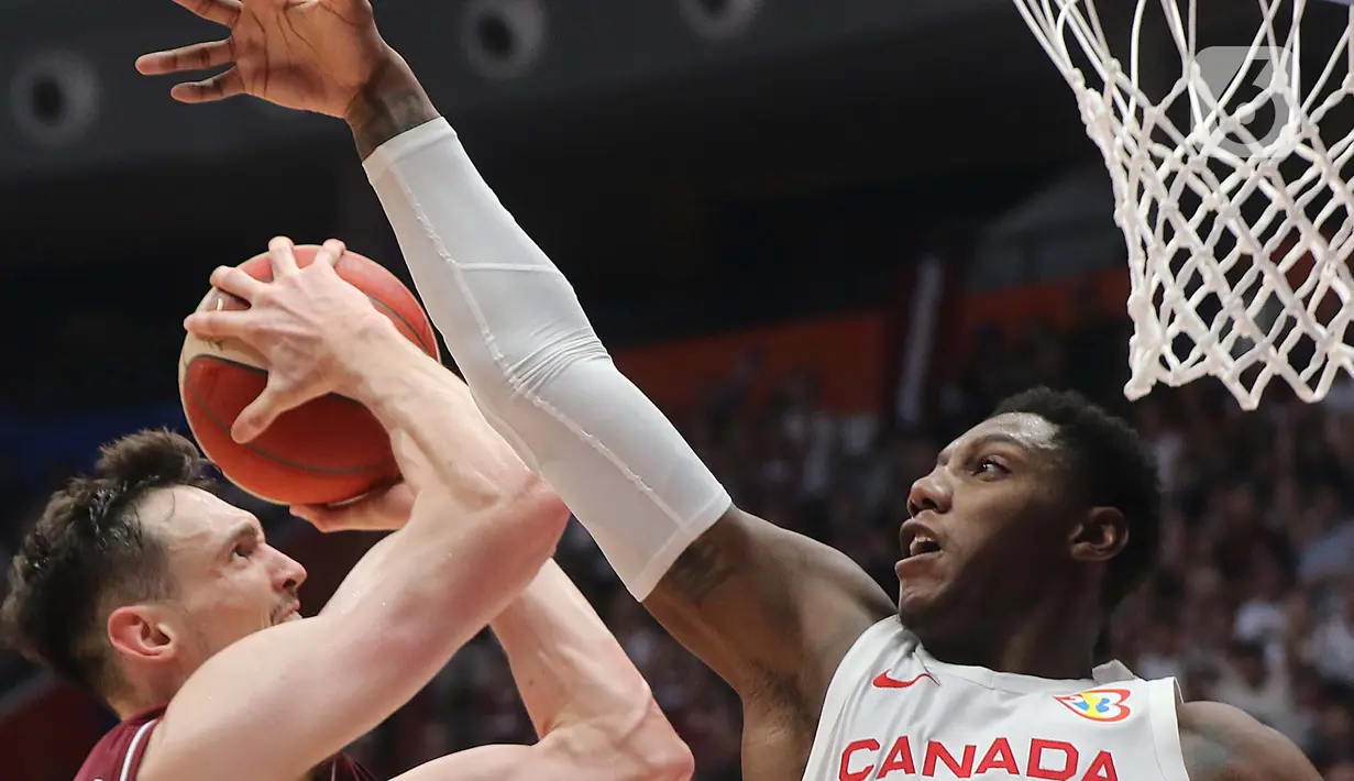 Sayangnya, dari tiga negara yang menjadi tuan rumah Piala Dunia Basket 2023 atau FIBA World Cup 2023, hanya Indonesia yang tidak tampil dalam kejuaraan basket bergengsi tersebut. (Liputan6.com/Helmi Fithriansyah)