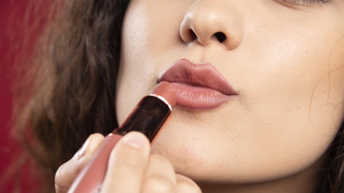 Lip Contouring, Tips Makeup untuk Membuat Bibir Tampak Lebih Penuh