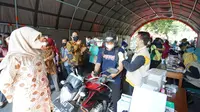 Vaksinasi Covid-19 di Banyuwangi. (Dian Kurniawan/Liputan6.com)