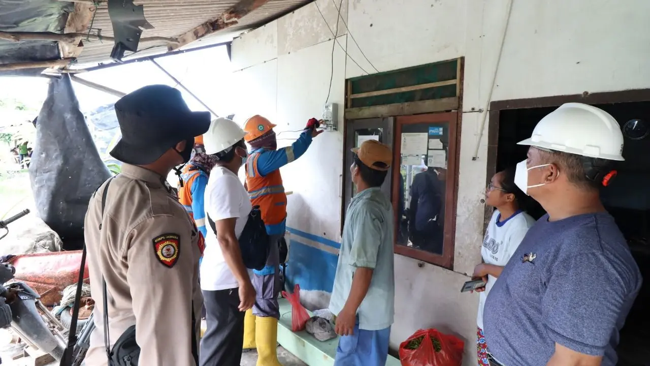 Listrik PLN terpasang di tambak udang yang milik petambak mandiri di Desa Adiwarna Kecamatan Dente Teladas Kabupaten Tulang Bawang Lampung. (PLN)