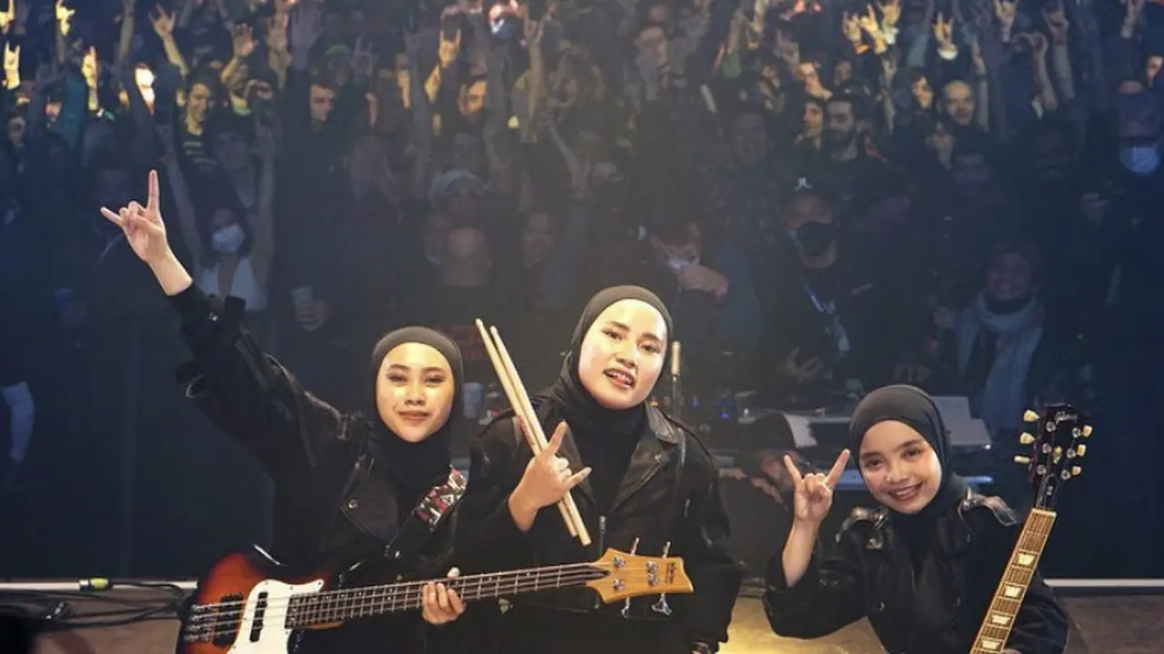 Band Mental Voice of Baceprot Kenakan Tenun Garut saat Manggung di Prancis dan Jawaban Menohok Soal Hijab