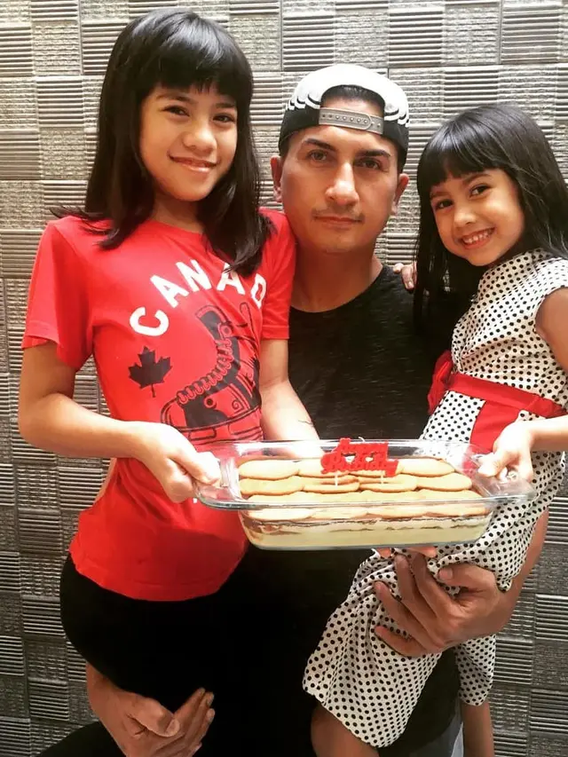 Kerap Jadi Suami Antagonis, Ini 6 Momen Manis Erwin Cortez Bareng Buah Hati