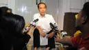 Jokowi mengaku rumah dinasnya di Solo pernah didatangi warga yang anaknya kesurupan. Atas permintaan warga, Jokowi mengusap wajah anak itu dengan es. Dan ajaibnya anak itu sadar (Liputan6.com)