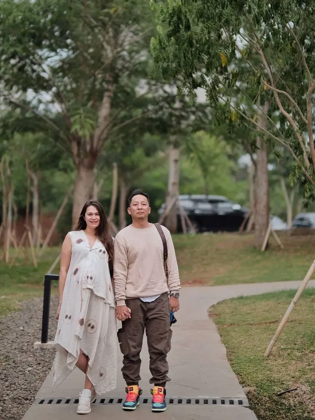 Anniversary Pernikahan ke-6, Ini 6 Potret Mesra Ringgo Agus Rahman dan Sabai Dieter