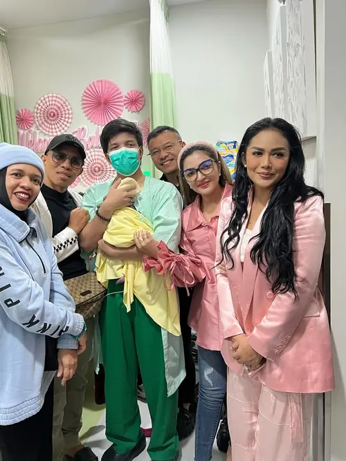 Kondisi Terkini Aurel Hermansyah Usai Melahirkan Anak Kedua Dibeberkan Atta  Halilintar - ShowBiz Liputan6.com