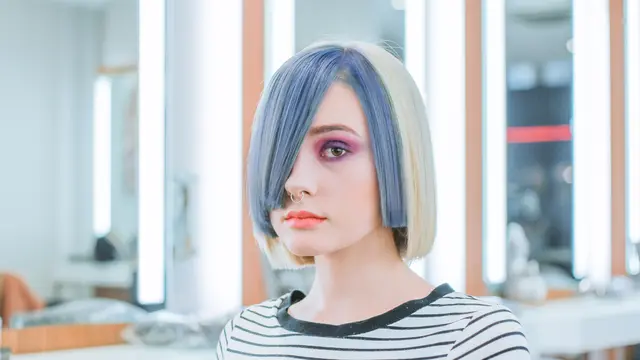 [Fimela] Mewarnai Rambut