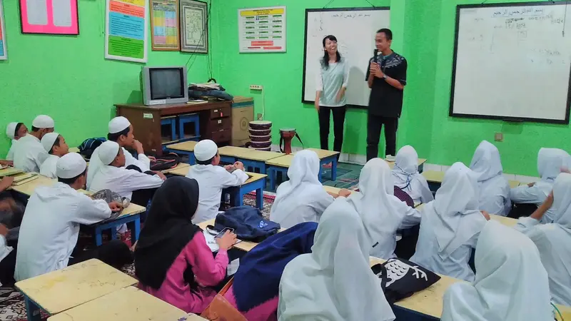 Galung Triko, Jalani Banyak Kegiatan Sosial