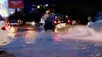 Banjir merendam Tasikmalaya akibat sistem drainase yang buruk.