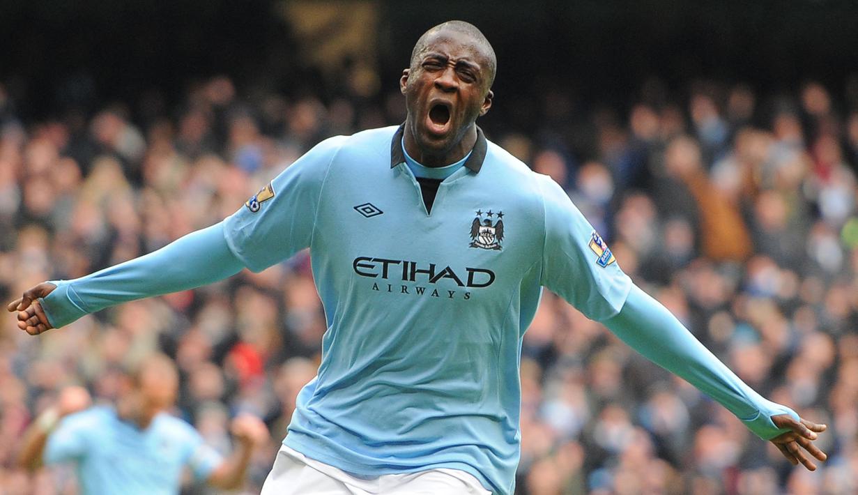 Yaya Toure merapat ke Manchester City pada 2010 usai tersingkir dari skuat utama Barcelona asuhan Pep Guardiola. Ia tercatat sebagai salah satu gelandang terbaik The Cityzens dengan menyumbang 79 gol dan 49 assist dari 316 laga. (AFP/Andrew Yates)