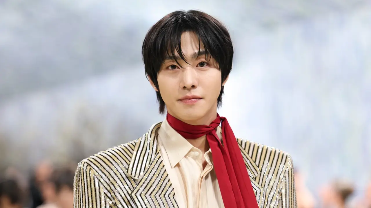 Debut Ahn Hyo Seop di Met Gala 2026. Photo by ANGELA WEISS / AFP