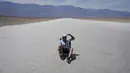 Suhu terpanas yang pernah tercatat di Bumi adalah 134 F (56,67 C) pada bulan Juli 1913 di Furnace Creek, kata Randy Ceverny dari Organisasi Meteorologi Dunia, badan yang diakui sebagai penjaga rekor dunia. (AP Photo/John Locher)