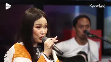 Hampir 36 tahun berkarya di industri musik Indonesia, Titi DJ tetap mempertahankan eksistensinya. Lewat single terbaru yang berjudul Imajinasi. Seperti apa? Simak video ini ya..