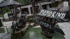 Sebuah bangkai motor yang terkena erupsi Gunung Merapi tahun 2010 di Galeri Sarsuadji, Sleman, Jawa Tengah, Minggu (26/11). Letusan dahsyat erupsi Gunung Merapi pada 2010 silam menewaskan sekitar 353 warga sekitar lereng. (Liputan6.com/Faizal Fanani)