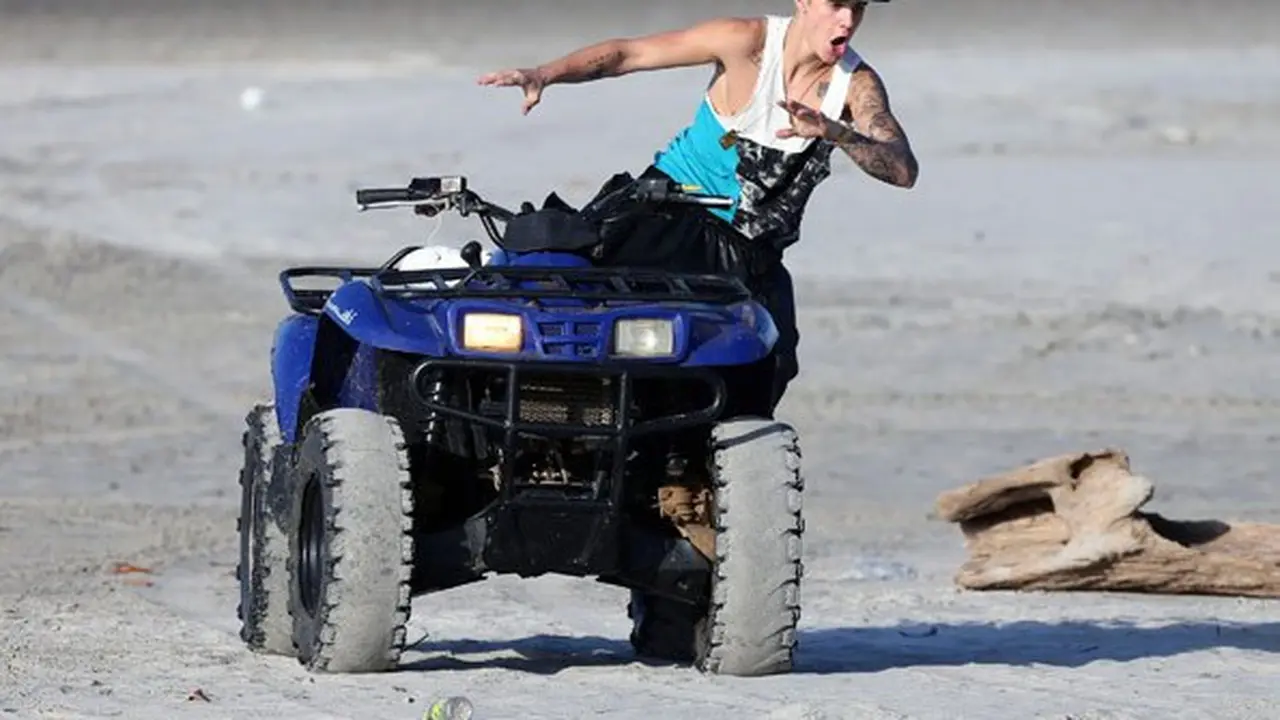 Ugal-ugalan Naik ATV, Justin Bieber Diciduk Petugas