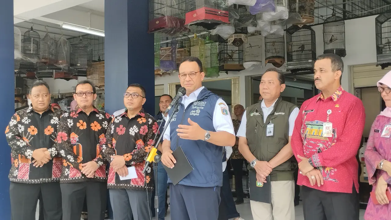 Gubernur DKI Jakarta Anies Baswedan di Pasar Induk Cipinang, Jakarta Timur.