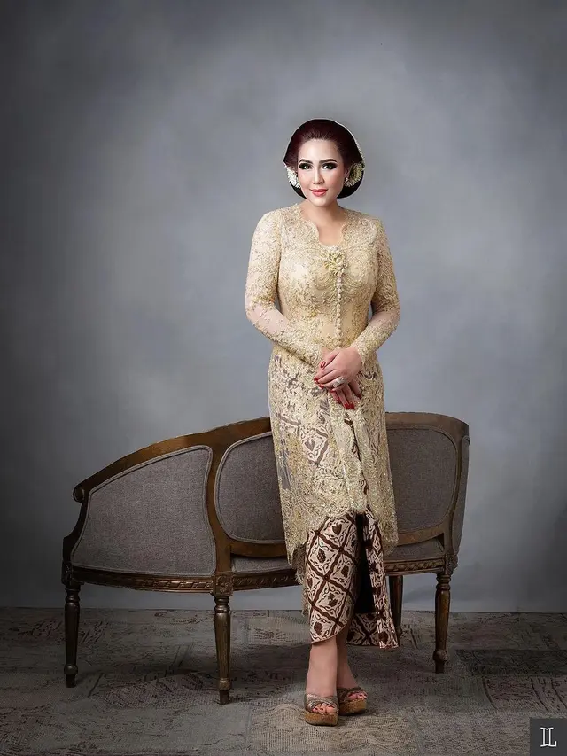 6 Potret Istri Gunawan Sudrajat di Usia 52 Tahun, Tampil Awet Muda