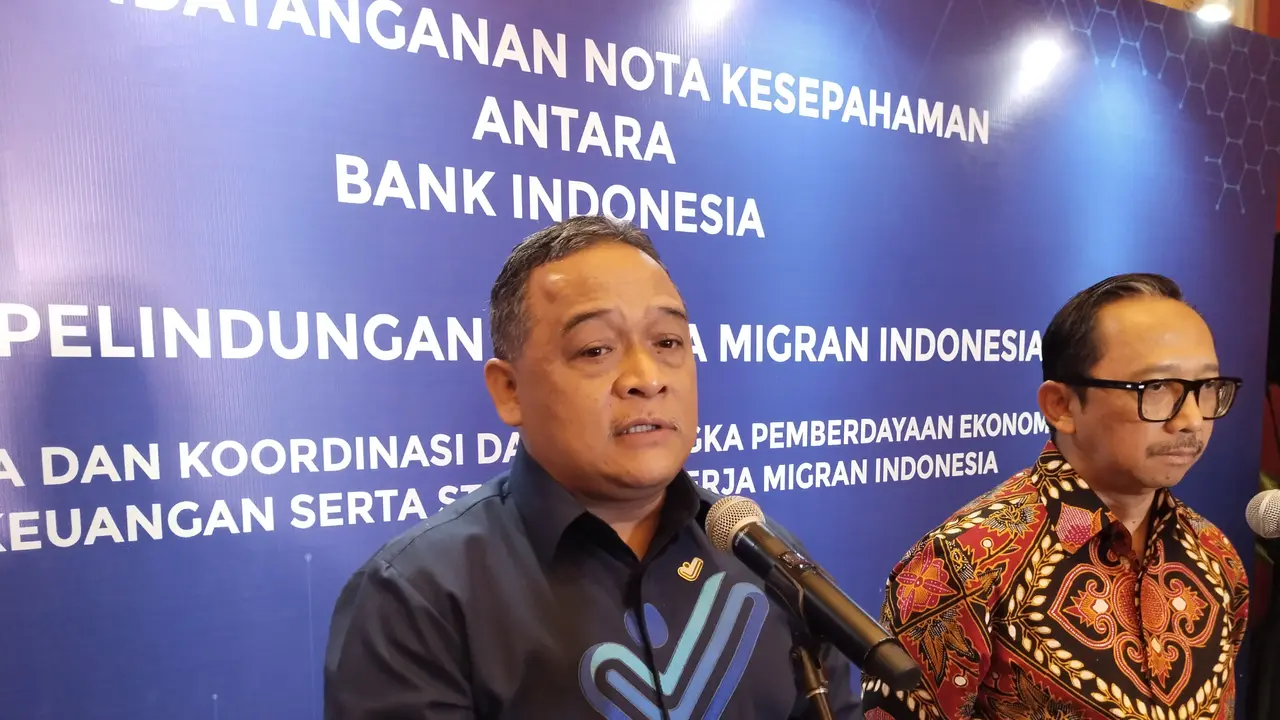 Kepala Badan Pelindungan Pekerja Migran Indonesia (BP2MI) Benny Rhamdani dalam acara Penandatanganan Nota Kesepahaman Bank Indonesia dan BP2MI di Gedung BI Thamrin, Jakarta, Jumat (31/5/2024). (Sulaeman/Merdeka.com)