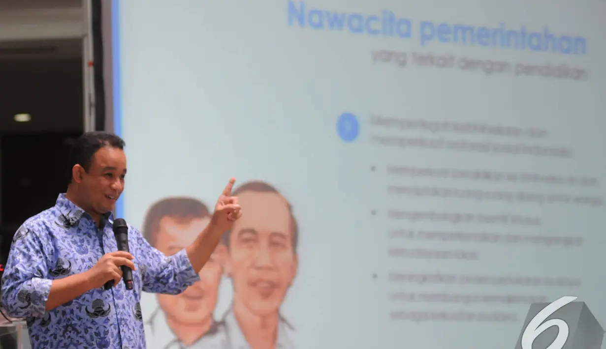 Mendikbud Anies Baswedan menjelaskan program pemerintah terkait pendidikan di Aula Ki Hajar Dewantara, Kantor Kemendikbud, Senayan, Jakarta. Foto diambil pada Senin (1/12/2014). (Liputan6.com/Herman Zakharia)