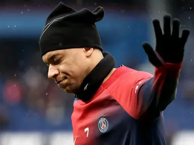 Kylian Mbappe menolak tawaran mediasi dengan mantan klubnya, Paris Saint-Germain (PSG), mengenai perselisihan mereka terkait gaji dan bonus yang belum dibayarkan. (AFP/Franck Fife)