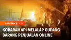 Gudang barang penjualan online di Kalideres, Jakarta Barat, terbakar, Jumat malam. Api juga menjalar ke mes karyawan yang berada di belakang gudang.