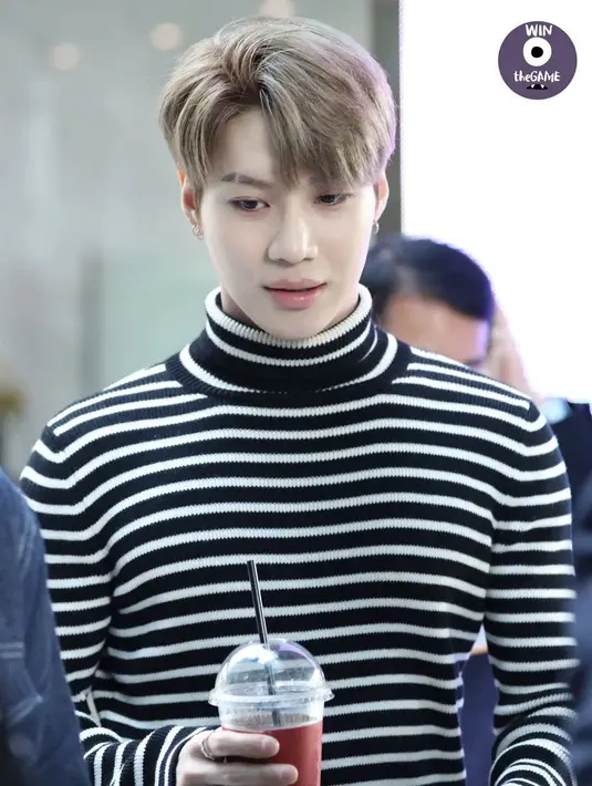 Saat masih kecil, Taemin termasuk orang yang introvert. Bahkan ia tidak bisa ngobrol dengan wanita yang lebih tuanya. (Foto: koreaboo.com)