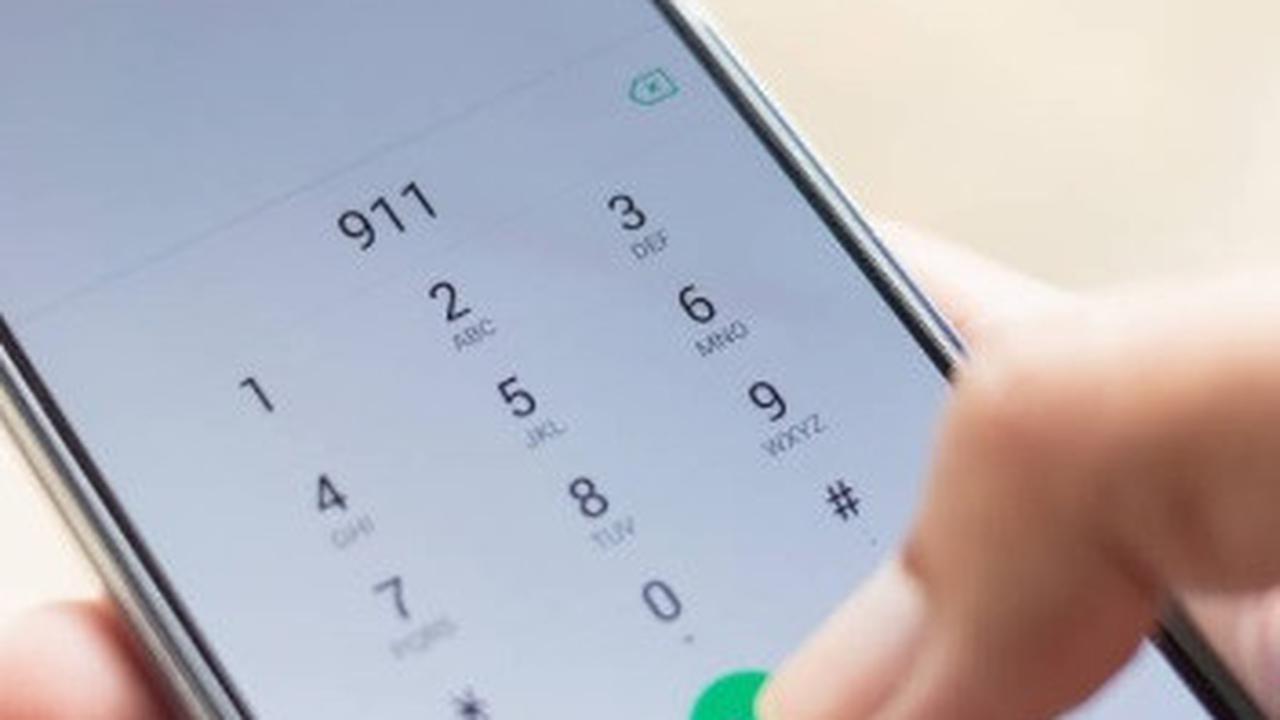 ilustrasi menghubungi 911.