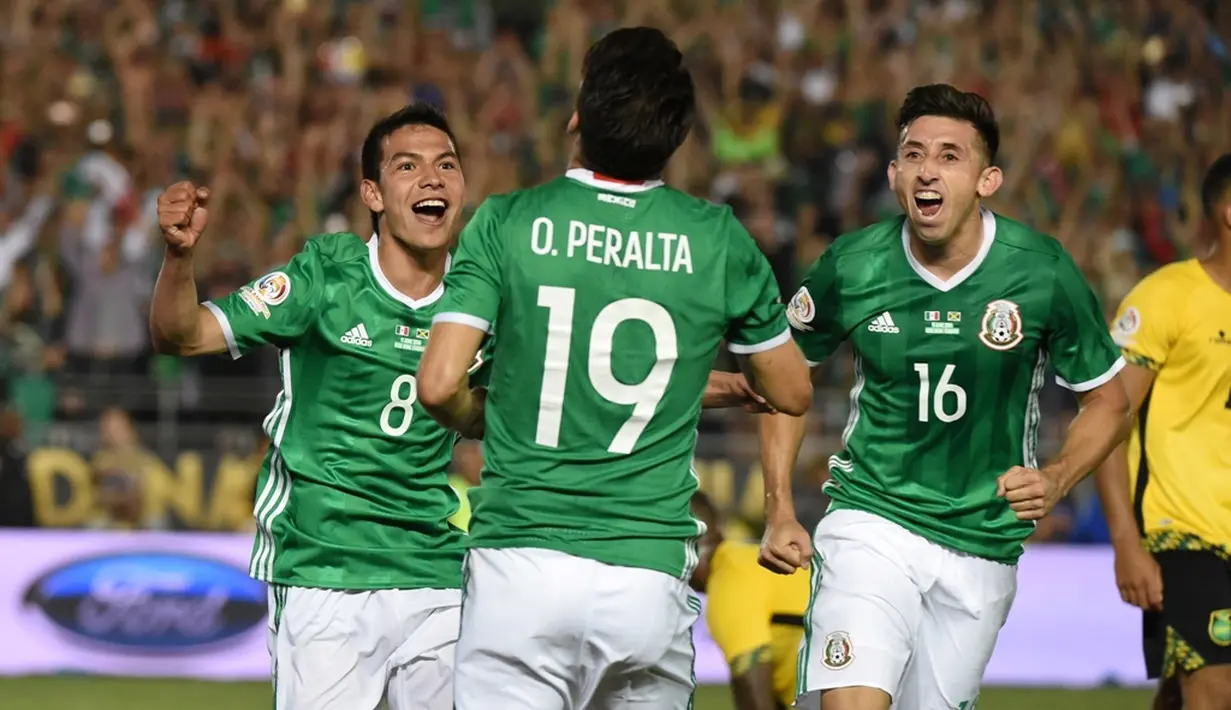 Meksiko memastikan lolos ke perempatfinal Copa America 2016 setelah mengalahkan Jamaika dengan skor 2-0 di Stadion Rose Bowl, Pasadena, Jumat (10/6/2016). (AFP/Mark Ralston)