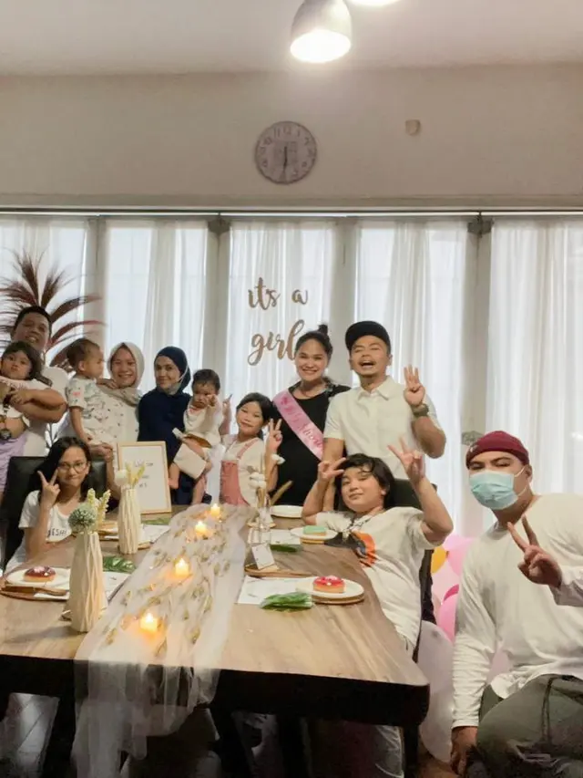 7 Momen Baby Shower Istri Wendi Cagur, Unggkap Jenis Kelamin Buah Hati