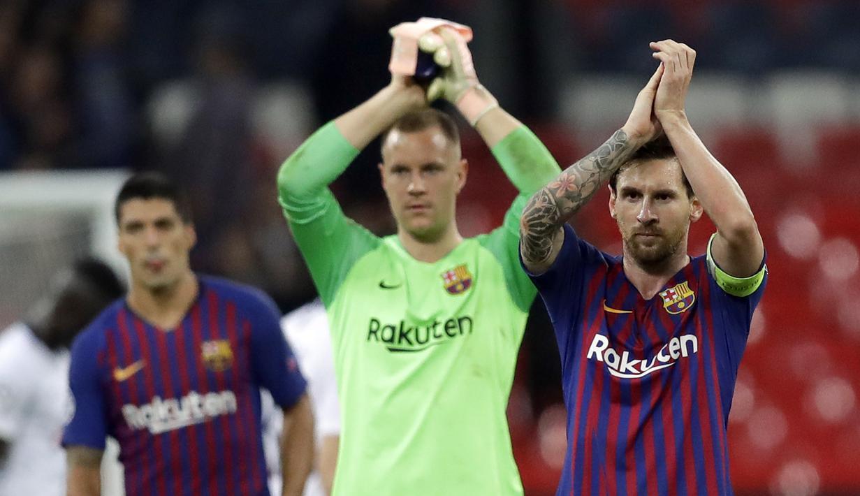 Striker Barcelona, Lionel Messi, merayakan kemenangan atas Tottenham Hotspur pada laga Liga Champions di Stadion Wembley, Rabu (3/10/2018).  Barcelona menang 4-2 atas Tottenham Hotspur. (AP/Kirsty Wigglesworth)
