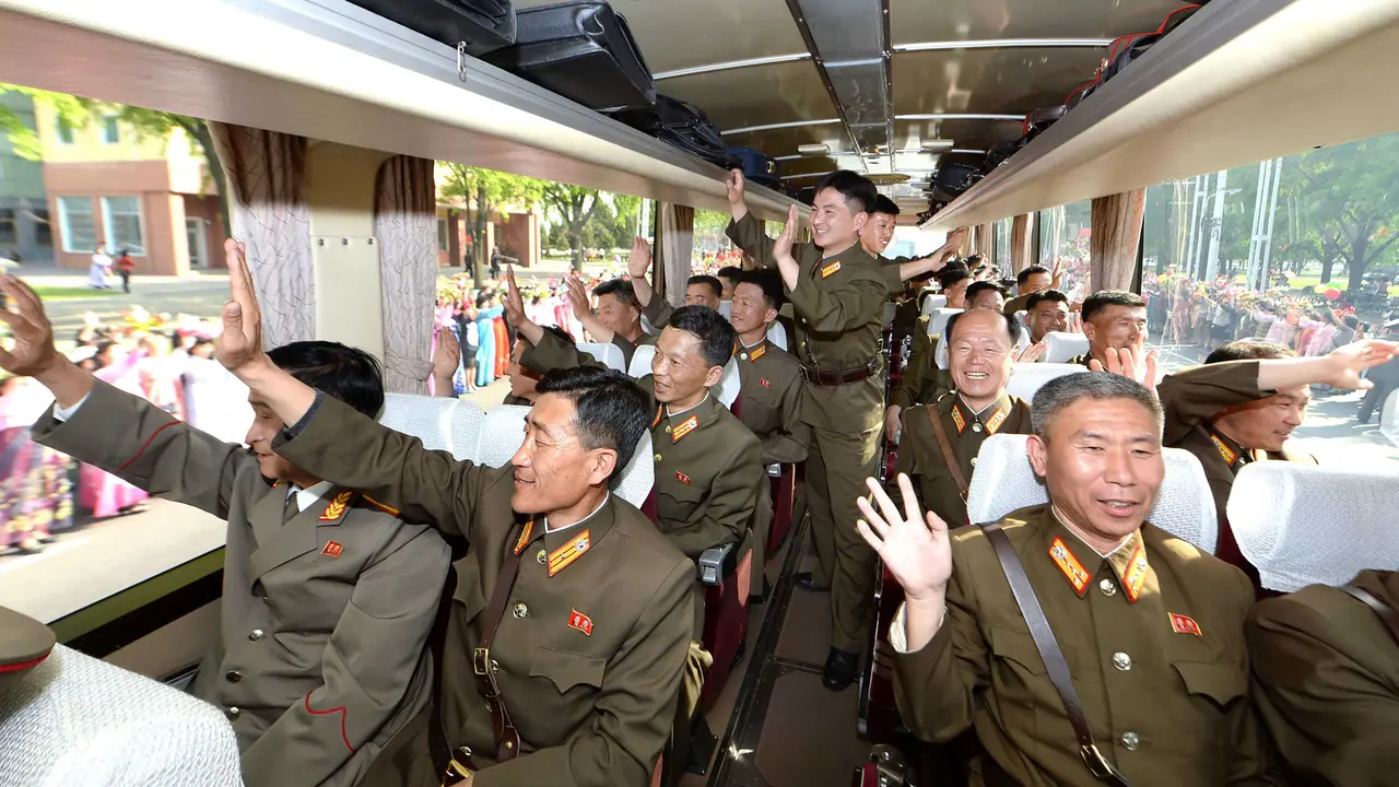 Sambutan Warga Pyongyang untuk Teknisi Roket Balistik