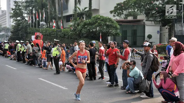Antusiasme Warga Nonton Lari Maraton Asian Games 2018