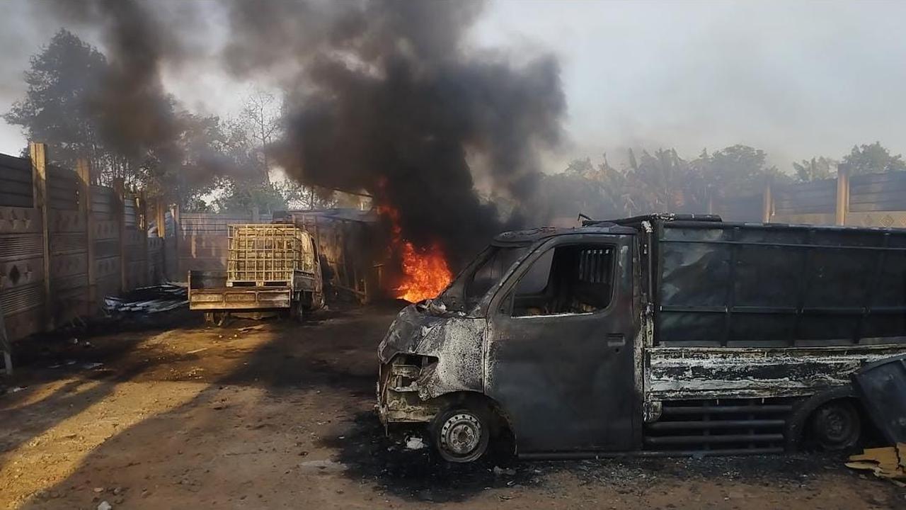 Gudang penampungan BBM diduga ilegal kebakaran di Kecamatan Natar, Lampung Selatan. Foto : (Liputan6.com/Ardi).