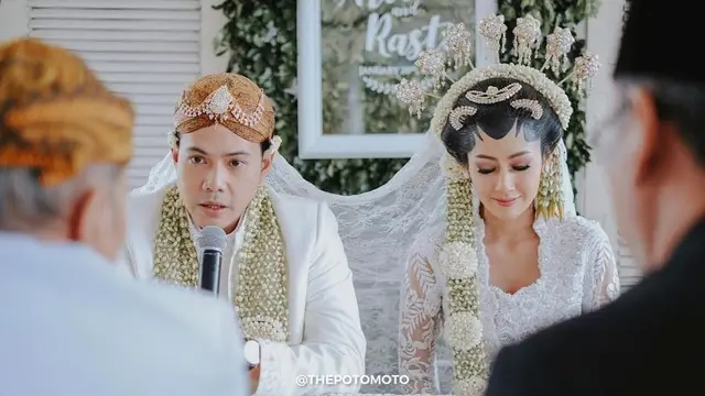 Potret 6 Pasangan Seleb Saat Menikah Pakai Busana Adat Jawa, Memukau