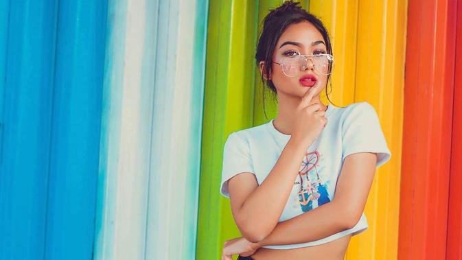 marion jola sering tampil seksi, keluarga santai