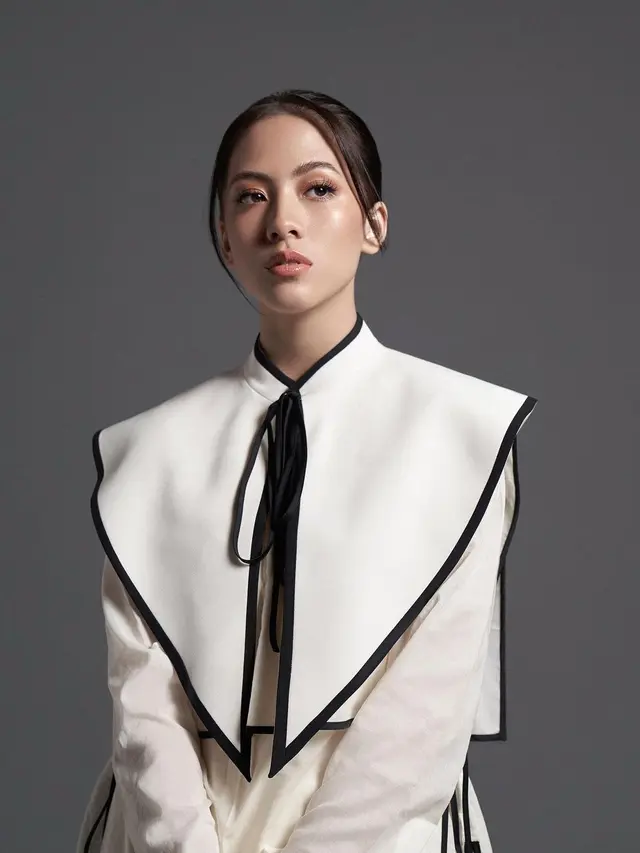 6 Gaya Pemotretan Adhisty Zara dengan Korean Look, Menawan