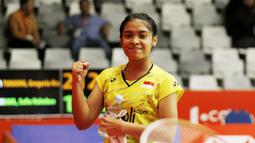 Pebulutangkis Indonesia, Gregoria Mariska, saat melawan pebulutangkis Denmark, Sofie Holmboe Dahl, pada laga Indonesia Masters 2018 di Istora Senayan, Selasa (23/1/2018). Gregoria menang 21-12 dan 21-13 atas Sofie Holmboe. (Bola.com/M Iqbal Ichsan)