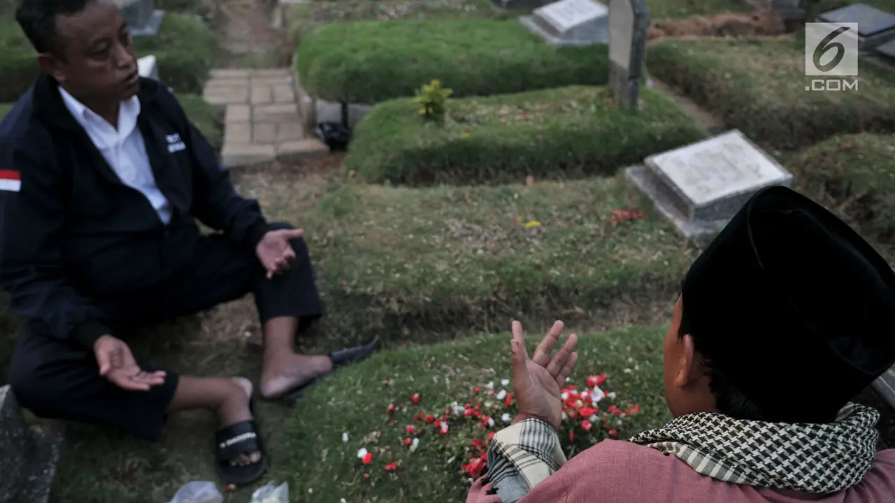 Potret Pembaca Doa Musiman yang Raup Rezeki dari Peziarah