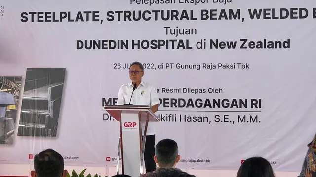 Menteri Perdagangan (Mendag) Zulkifli Hasan melakukan pelepasan ekspor 3.800 metrik ton baja struktur dan plat baja ke Selandia Baru.