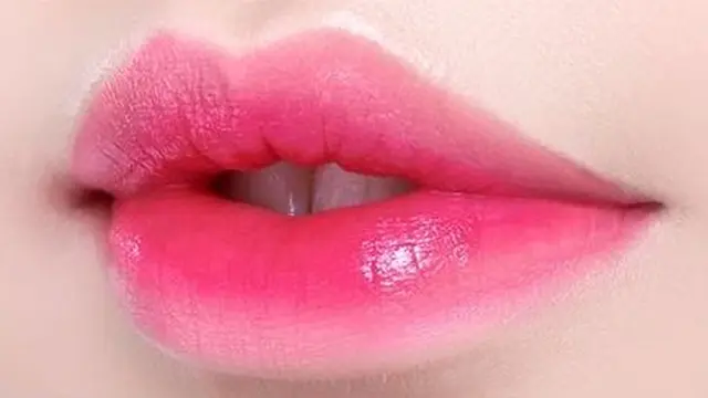 Lip tint cair atau liquid
