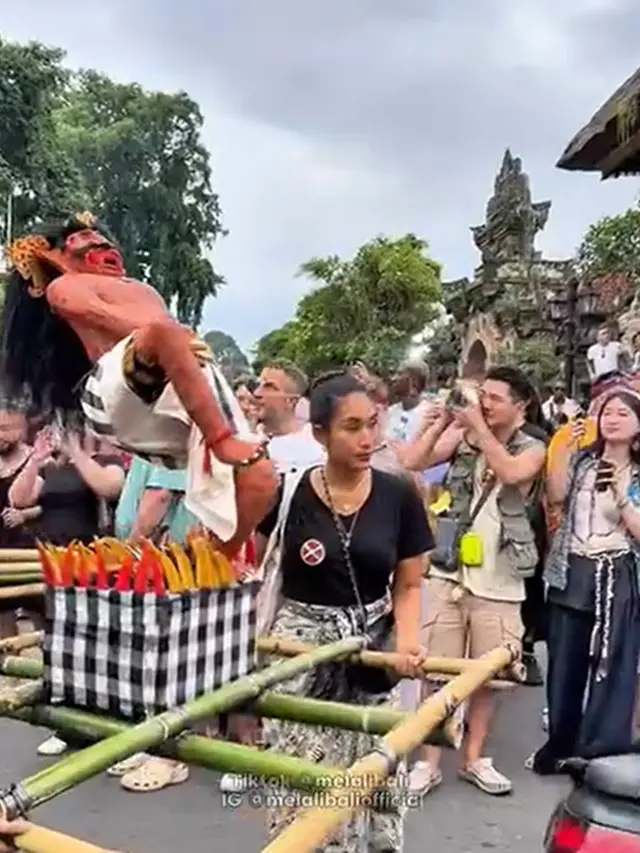 8 Potret Artis Rayakan Nyepi 2025, Jadi Momen Nikmati Parade Ogoh-Ogoh