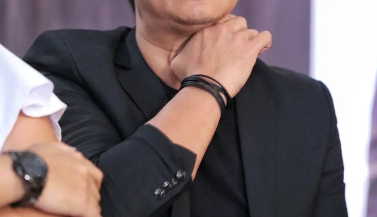 Delon langsung menyambut antusias tawaran sahabatnya tersebut. Ia menganggap, menyanyi diacara sahabatnya tersebut seperti halnya dirinya melakukan pelayanan di Gereja. (Adrian Putra/Bintang.com)