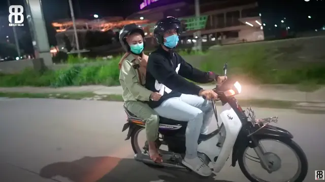 Potret Lesty Kejora dan Rizky Billar Kencan Naik Motor. (Sumber: YouTube/Rizky Billar)