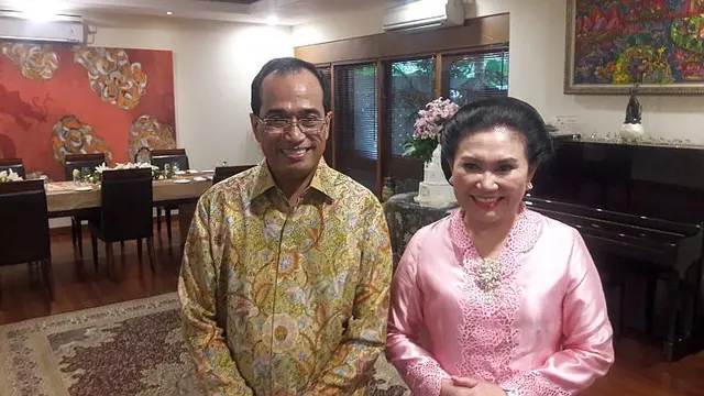 Menteri Perhubungan Budi Karya Sumadi mengadakan open house di rumah dinasnya Jl. Widya Chandra IV No. 19 Jakarta Selatan pada Jumat (15/6/2018).