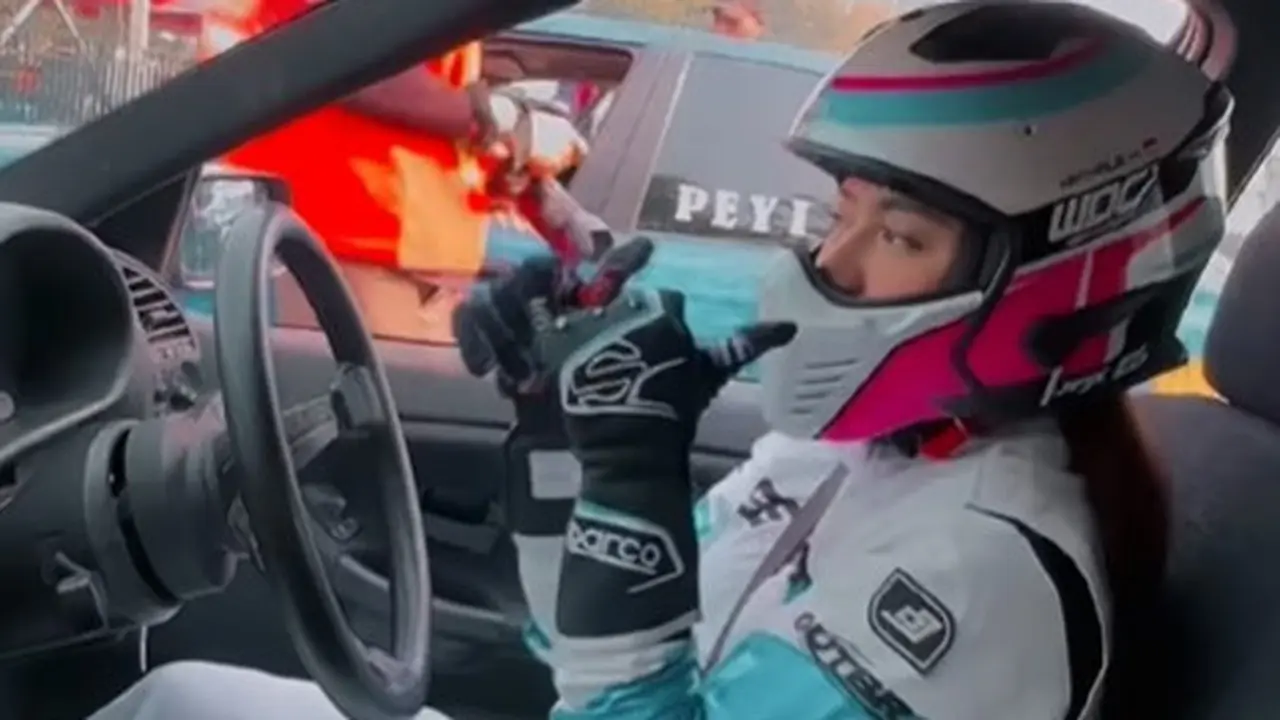 Potret Nathalie Holscher saat drifting dengan pakaian lengkap (Sumber: Instagram/nathalieholscher)