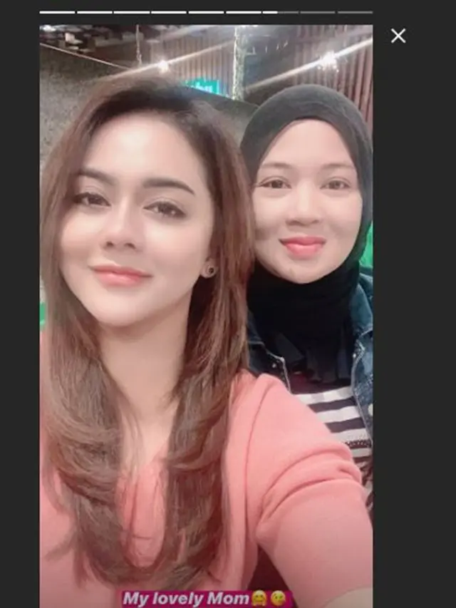 Jarang Tersorot, Ini 5 Potret Ibu Jenita Janet yang Awet Muda