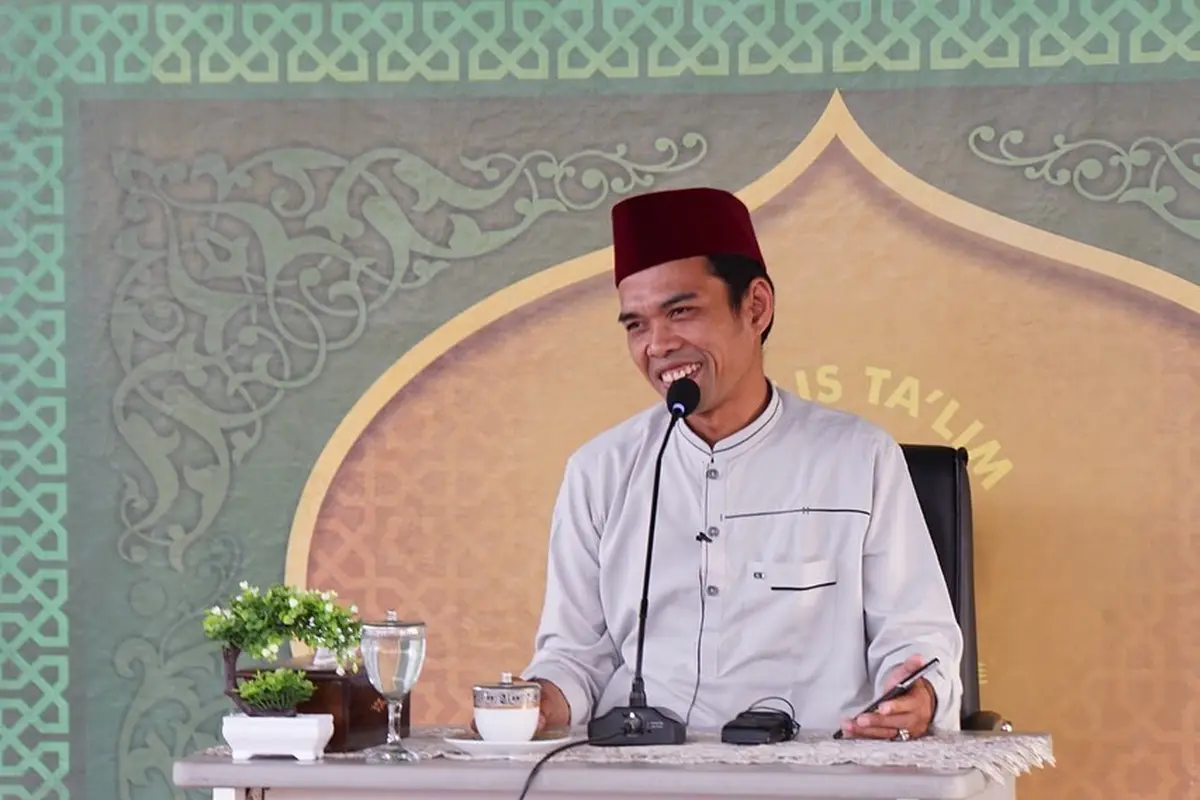 Ustaz Abdul Somad alias UAS membahas masalah pemanggilan arwah (https://www.instagram.com/p/CV5K-BnvdgE/)