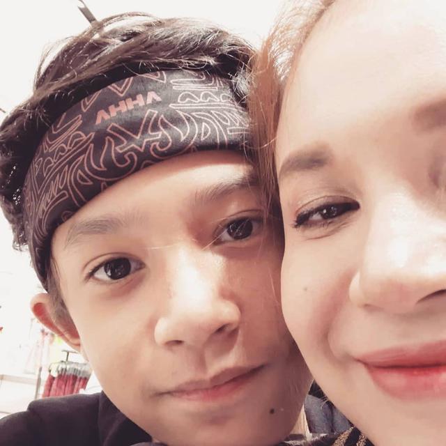 Rossa dan anaknya. (Foto: Dok. Instagram @itsrossa910)