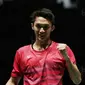 Tunggal putra Indonesia, Jonatan Christie, melakukan selebrasi usai mengalahkan pemain Thailand, Khosit Phetpradab, di Axiata Arena, Selasa (29/8/2017). Jonatan Christie menang 21-19, 21-10 atas Khosit Phetpradab. (Bola.com/Vitalis Yogi Trisna)