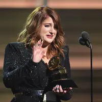 Penyanyi asal Amerika Serikat, Meghan Trainor menyampaikan pidato penuh emosional ketika meraih penghargaan kategori ‘Best New Artist’ di ajang Grammy Awards 2016 di Los Angeles pada 15 Februari 2016 lalu. (AFP/Bintang.com)